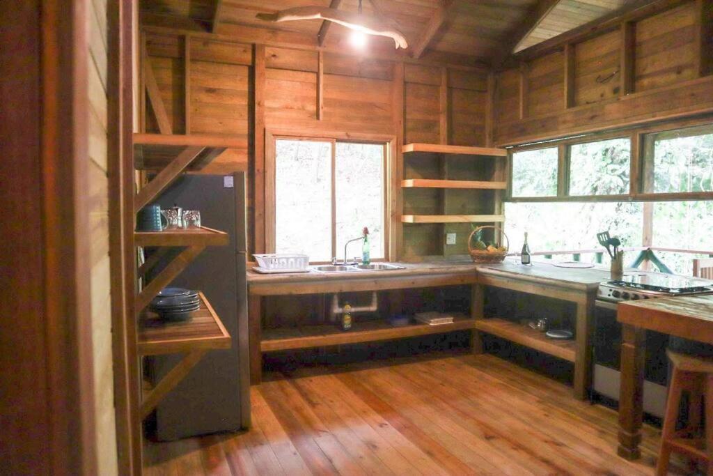 Jungle Beach 2 Bedroom Cottage بوكاس تاون المظهر الخارجي الصورة